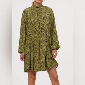 EUC H&M Khaki Green Leopard Print Long Sleeve Oversized Mini Shift Dress
Sz 6